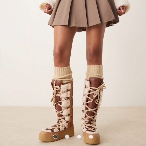 Free People stitch detail shearling mukluk boots in vintage tan size 6 - Picture 1 of 4